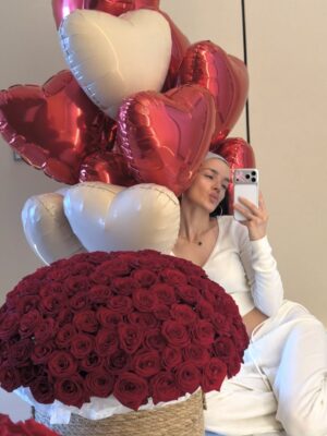 Composition of 15 hearts + 501 roses